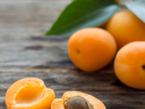 杏不能和什么一起吃