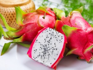 火龙果黄叶的原因和处理办法