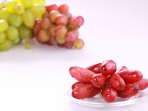 葡萄叶子有黄斑是怎么回事，叶子发黄怎么治