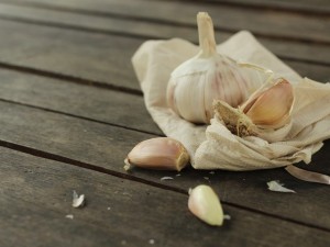 大蒜的功效与作用，生吃大蒜有什么好处