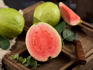 芭乐怎么吃，芭乐籽能吃吗